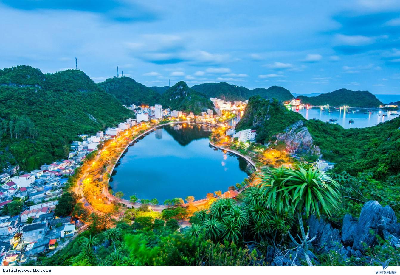 Cát Bà – Viên Ngọc Xanh Giữa Vịnh Bắc Bộ